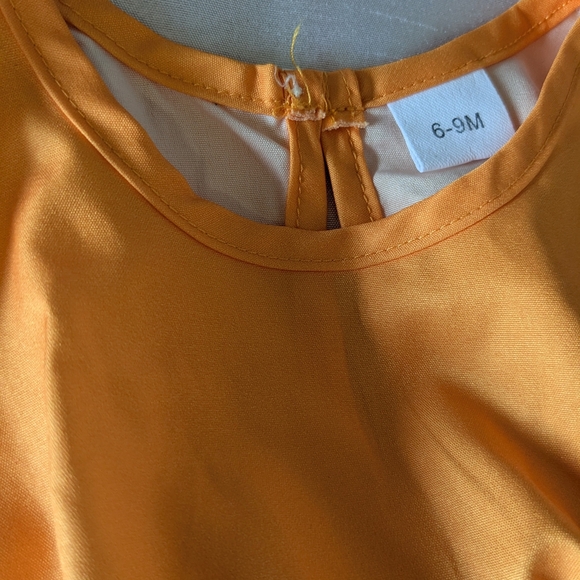 Multicolor 5 Piece Plaid/Floral Baby Set. 6-9 Months. - Picture 7 of 7